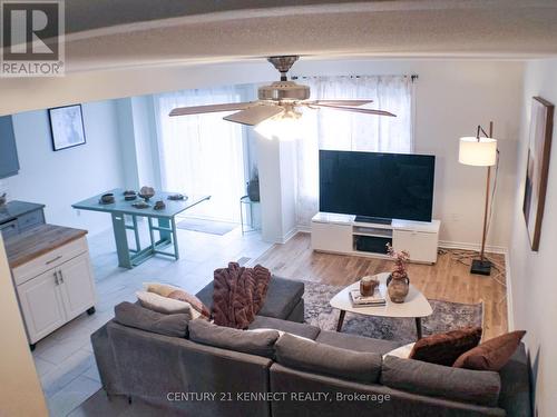 52 Margaret Graham Crescent, East Gwillimbury, ON - Indoor Photo Showing Living Room