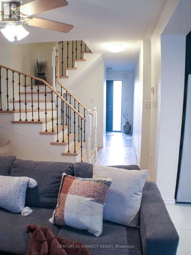 52 Margaret Graham Crescent, East Gwillimbury, ON - Indoor Photo Showing Living Room