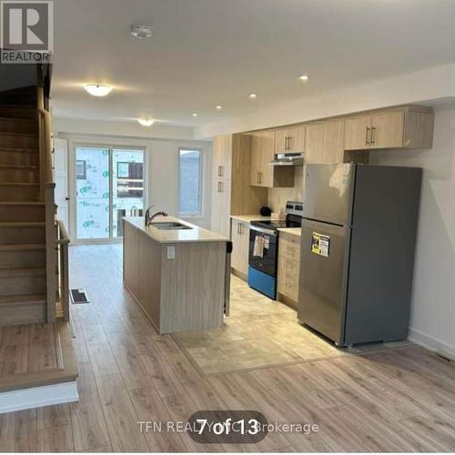 25 Pumpkin Corner Crescent, Barrie, ON - Indoor Photo Showing Kitchen