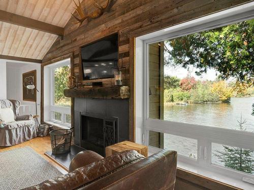 Living room - 24 Ch. Du Lac-Maillé, Saint-Hippolyte, QC -  With Fireplace With Exterior