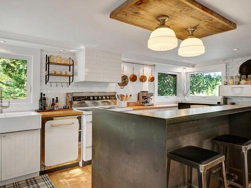 Kitchen - 24 Ch. Du Lac-Maillé, Saint-Hippolyte, QC - Indoor Photo Showing Kitchen