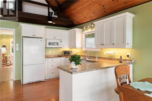 300-302 Isobel Lane, Lanark, ON - Indoor Photo Showing Kitchen