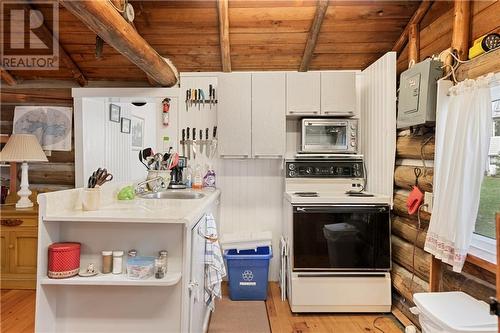 300-302 Isobel Lane, Lanark, ON - Indoor Photo Showing Kitchen