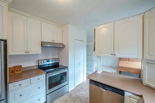 138 Walden Crescent, Penticton, BC - Indoor Photo Showing Kitchen