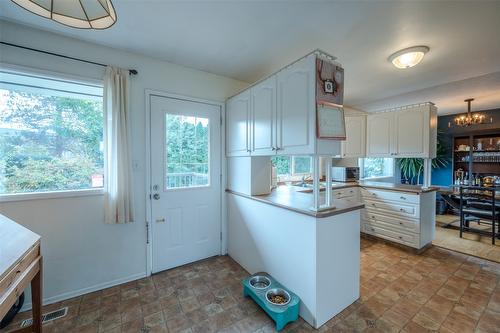 138 Walden Crescent, Penticton, BC - Indoor Photo Showing Kitchen