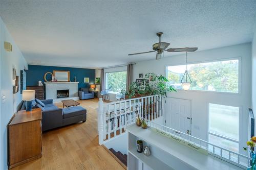 138 Walden Crescent, Penticton, BC - Indoor Photo Showing Living Room With Fireplace