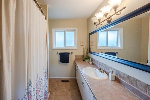 138 Walden Crescent, Penticton, BC - Indoor Photo Showing Bathroom