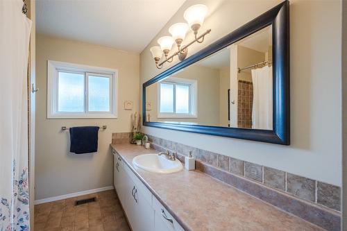 138 Walden Crescent, Penticton, BC - Indoor Photo Showing Bathroom