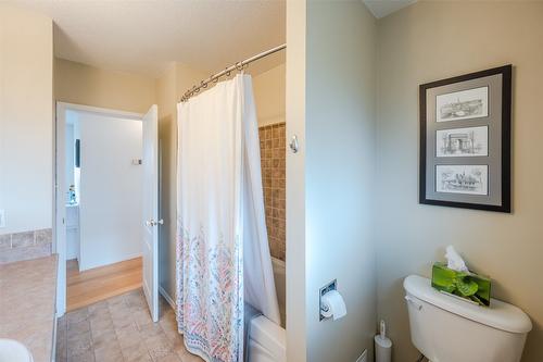 138 Walden Crescent, Penticton, BC - Indoor Photo Showing Bathroom