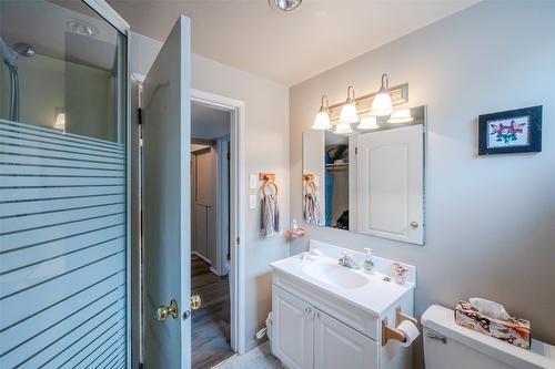 138 Walden Crescent, Penticton, BC - Indoor Photo Showing Bathroom