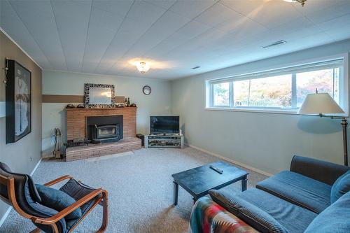 138 Walden Crescent, Penticton, BC - Indoor Photo Showing Living Room With Fireplace