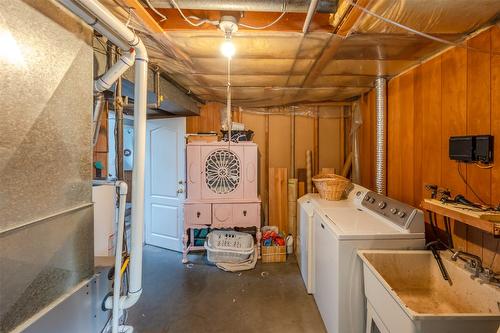 138 Walden Crescent, Penticton, BC - Indoor Photo Showing Laundry Room