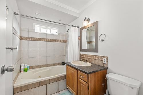 B-3758 Wetton Road, West Kelowna, BC - Indoor Photo Showing Bathroom