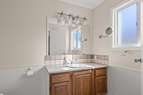 B-3758 Wetton Road, West Kelowna, BC - Indoor Photo Showing Bathroom