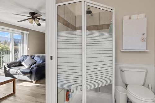 B-3758 Wetton Road, West Kelowna, BC - Indoor Photo Showing Bathroom