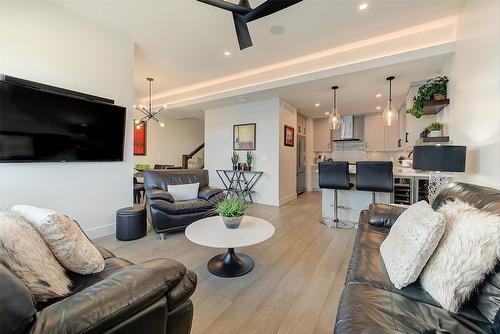 5991 Princess Street, Peachland, BC - Indoor Photo Showing Living Room