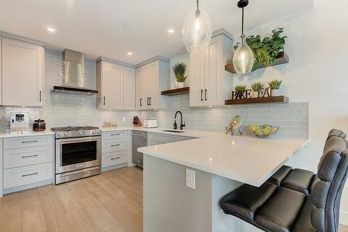 5991 Princess Street, Peachland, BC - Indoor Photo Showing Kitchen With Upgraded Kitchen