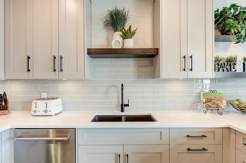 5991 Princess Street, Peachland, BC - Indoor Photo Showing Kitchen With Double Sink With Upgraded Kitchen