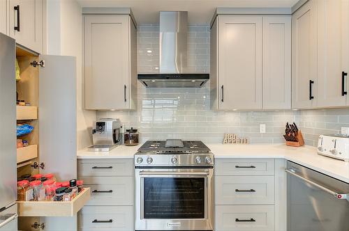 5991 Princess Street, Peachland, BC - Indoor Photo Showing Kitchen