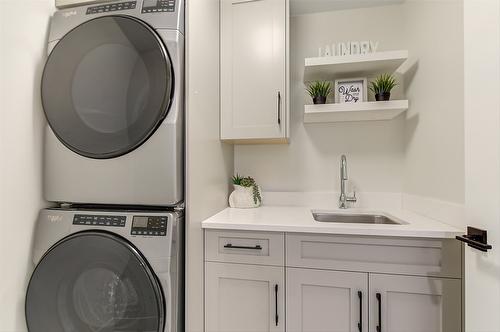 5991 Princess Street, Peachland, BC - Indoor Photo Showing Laundry Room