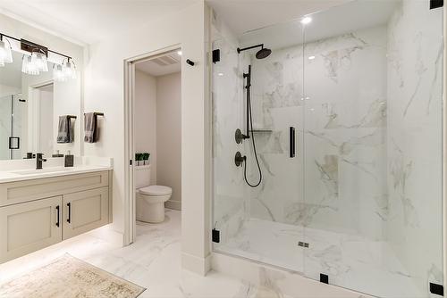 5991 Princess Street, Peachland, BC - Indoor Photo Showing Bathroom