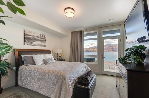 5991 Princess Street, Peachland, BC - Indoor Photo Showing Bedroom