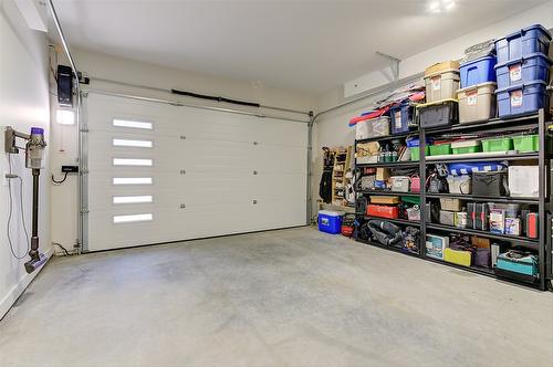 5991 Princess Street, Peachland, BC - Indoor Photo Showing Garage