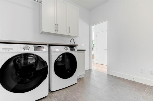 279 Upper Canyon Drive, Kelowna, BC - Indoor Photo Showing Laundry Room