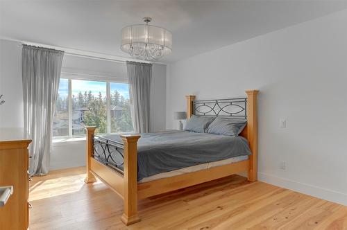 279 Upper Canyon Drive, Kelowna, BC - Indoor Photo Showing Bedroom