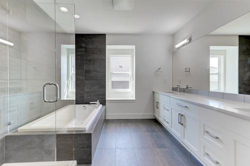 279 Upper Canyon Drive, Kelowna, BC - Indoor Photo Showing Bathroom