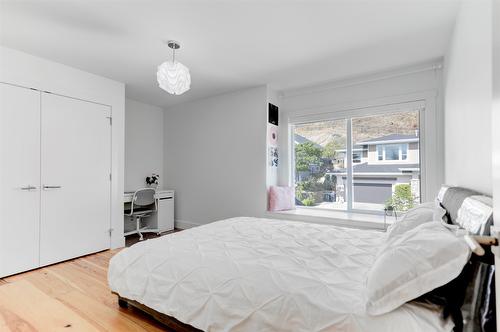 279 Upper Canyon Drive, Kelowna, BC - Indoor Photo Showing Bedroom