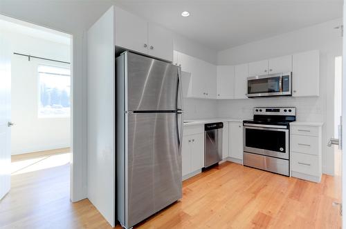 279 Upper Canyon Drive, Kelowna, BC - Indoor Photo Showing Kitchen