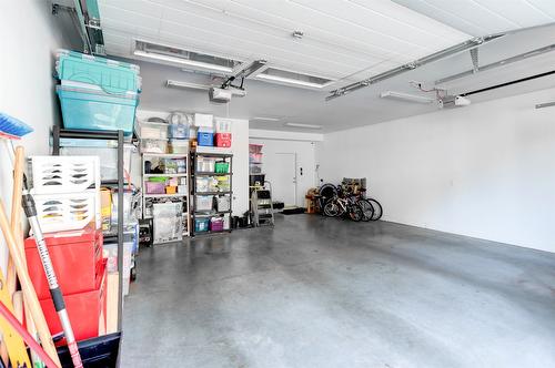 279 Upper Canyon Drive, Kelowna, BC - Indoor Photo Showing Garage