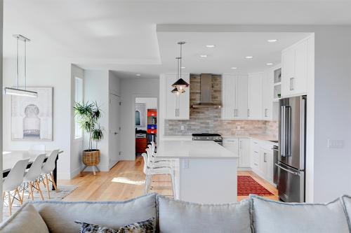 279 Upper Canyon Drive, Kelowna, BC - Indoor Photo Showing Kitchen With Upgraded Kitchen