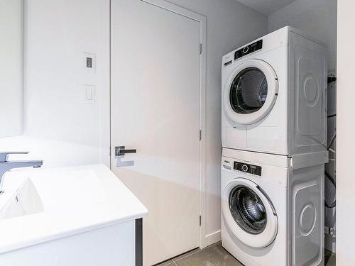 Bathroom - 1402-1160 Rue Mackay, Montréal (Ville-Marie), QC - Indoor Photo Showing Laundry Room