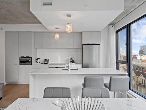 Dining room - 614-1150 Boul. René-Lévesque E., Montréal (Ville-Marie), QC - Indoor Photo Showing Kitchen With Upgraded Kitchen