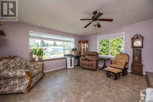 7713 Thompson Drive, Prince George, BC - Indoor Photo Showing Living Room