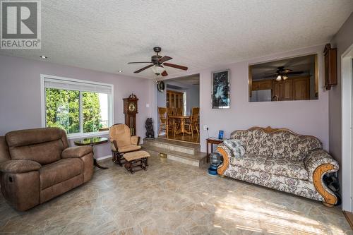 7713 Thompson Drive, Prince George, BC - Indoor Photo Showing Living Room