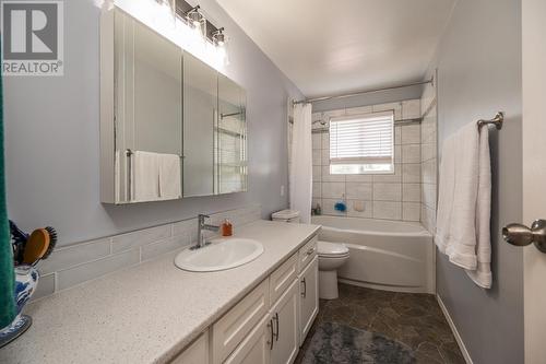 7713 Thompson Drive, Prince George, BC - Indoor Photo Showing Bathroom