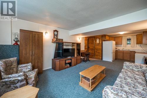 7713 Thompson Drive, Prince George, BC - Indoor Photo Showing Living Room