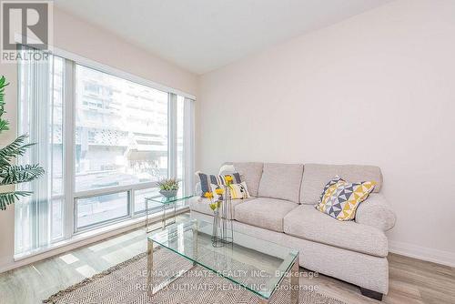 202 - 1121 Bay Street, Toronto, ON - Indoor Photo Showing Living Room