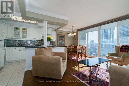 1802 - 30 Gloucester Street, Toronto, ON - Indoor Photo Showing Living Room