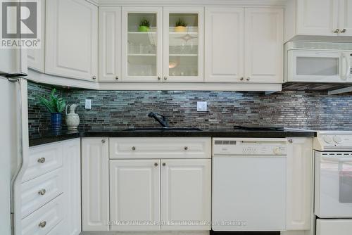 1802 - 30 Gloucester Street, Toronto, ON - Indoor Photo Showing Kitchen