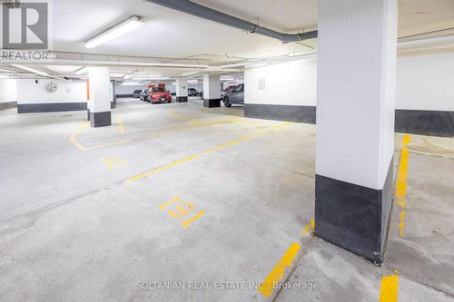 1810 - 55 Bremner Boulevard, Toronto, ON - Indoor Photo Showing Garage