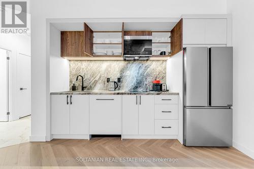 1510 - 55 Bremner Boulevard, Toronto, ON - Indoor Photo Showing Kitchen