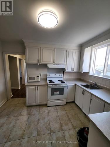 2 - 507 Colborn Street W, Whitby, ON - Indoor Photo Showing Kitchen