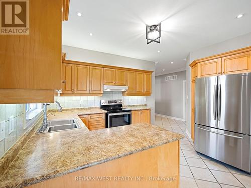 90 Archbury Circle, Caledon, ON - Indoor Photo Showing Kitchen With Double Sink