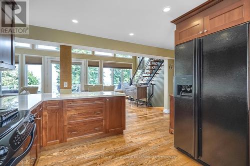 4 - 75 Maple Avenue S, Mississauga, ON - Indoor Photo Showing Kitchen