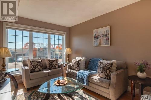 22 Palisade Place, Greater Sudbury, ON - Indoor Photo Showing Living Room