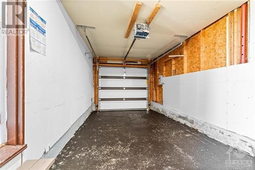 366 Pickford Drive, Ottawa, ON - Indoor Photo Showing Garage